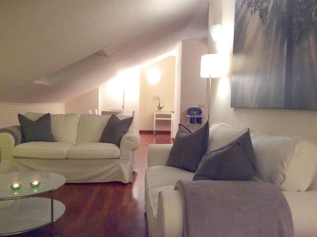 Apartment La Mansarda Alba  Kamer foto